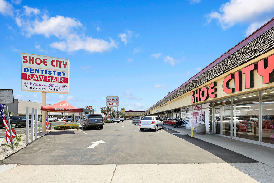 17401-17429 Bellflower Blvd, Bellflower, CA for lease - Primary Photo - Image 1 of 14