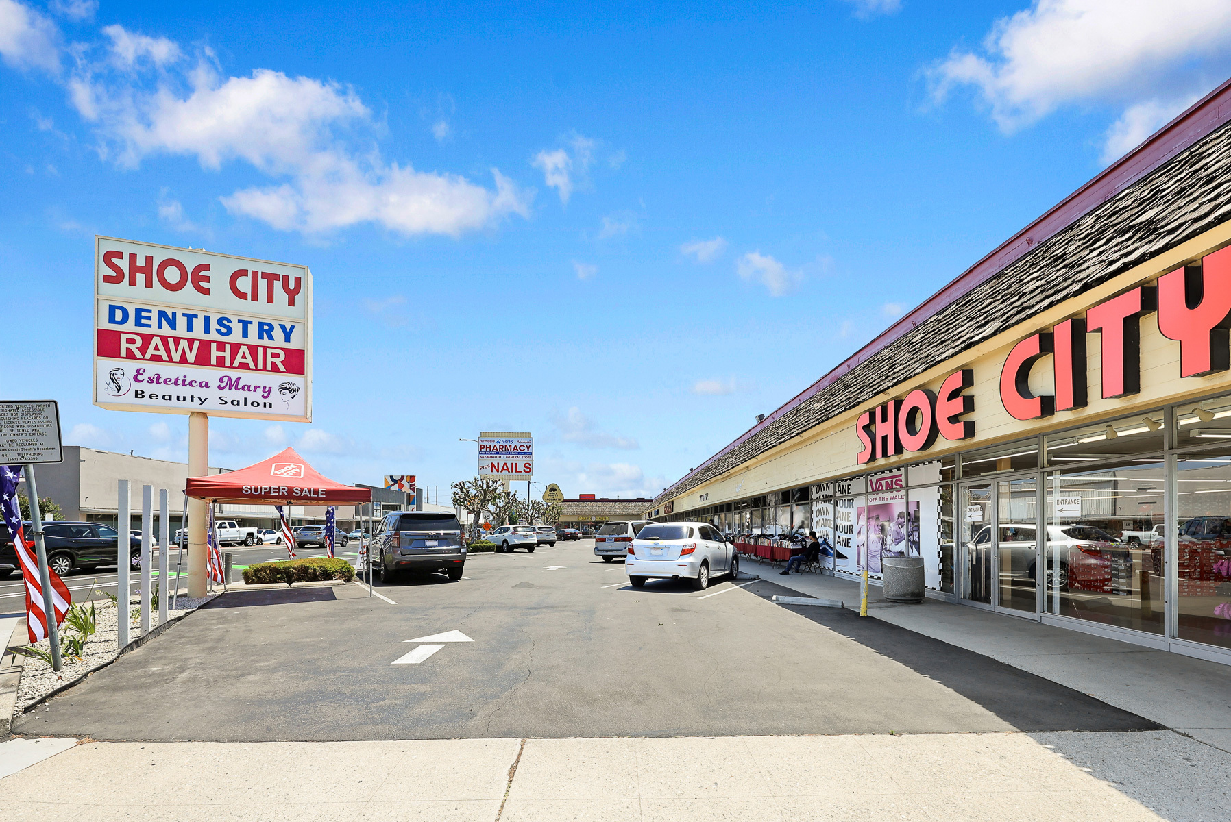 17401-17429 Bellflower Blvd, Bellflower, CA for lease Primary Photo- Image 1 of 15