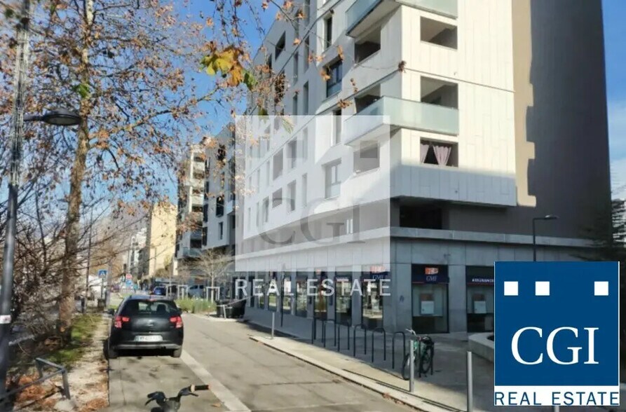 Retail in Grenoble for lease - Building Photo - Image 2 of 9