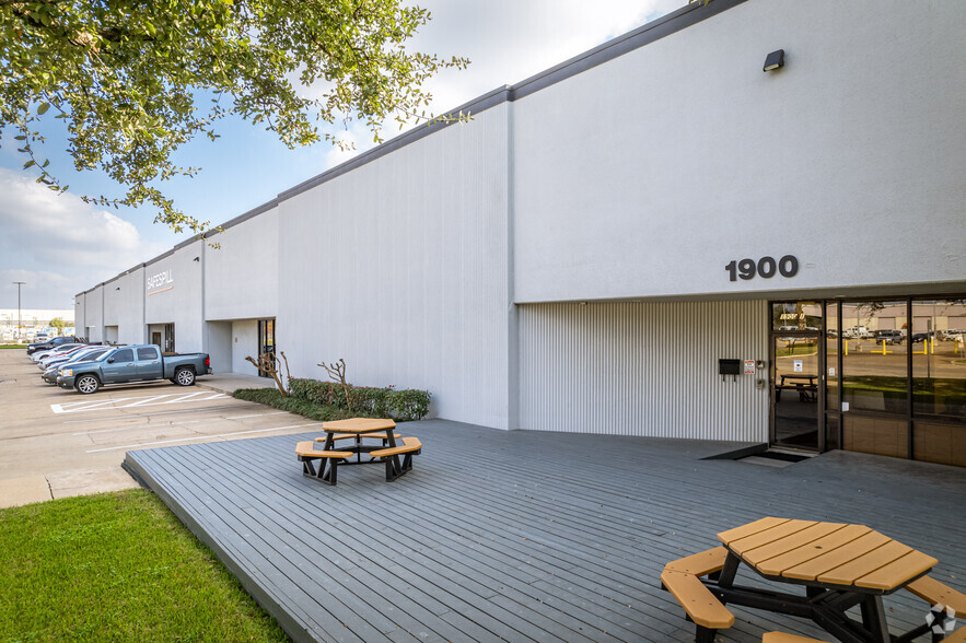 1900 Crosspoint Ave, Houston, TX for lease - Primary Photo - Image 1 of 4