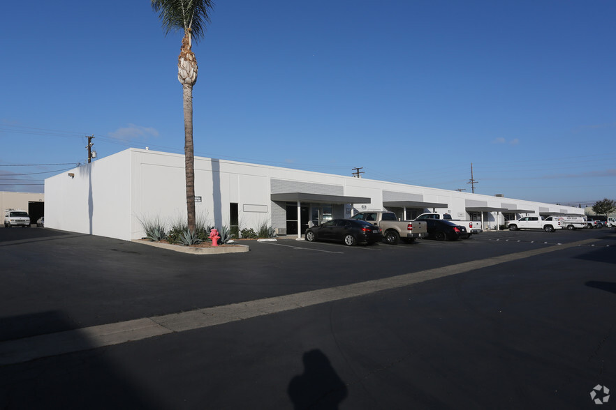 1350 W Collins Ave, Orange, CA for lease - Primary Photo - Image 1 of 8