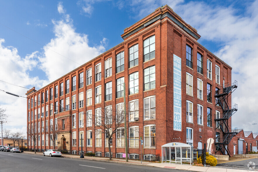 1069 Connecticut Ave, Bridgeport, CT for lease - Primary Photo - Image 3 of 8