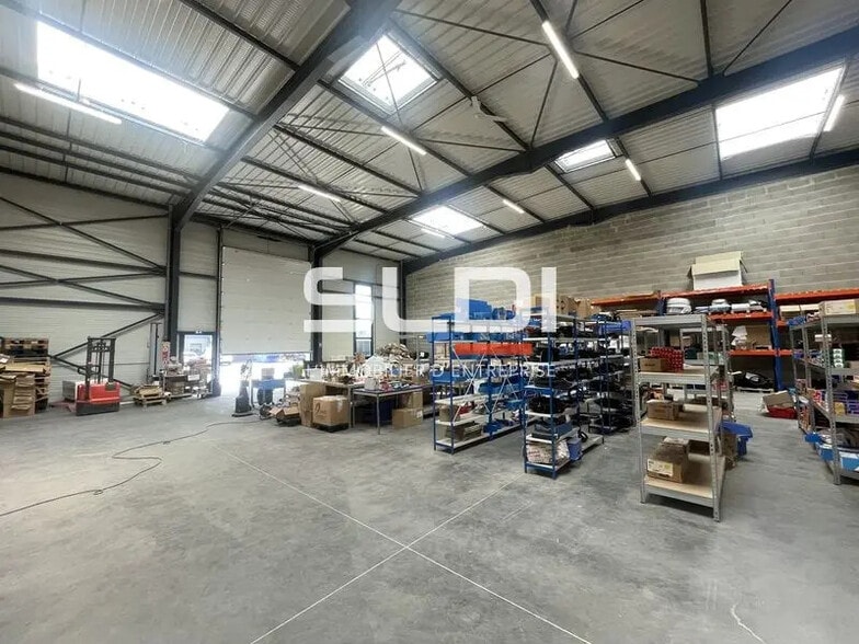 Flex in Saint-Priest for lease - Interior Photo - Image 2 of 2