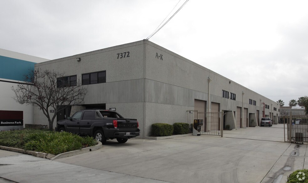 7372 Walnut Ave, Buena Park, CA for lease - Building Photo - Image 1 of 2