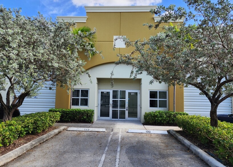 2061 NW 112th Ave, Miami, FL for lease - Building Photo - Image 2 of 7