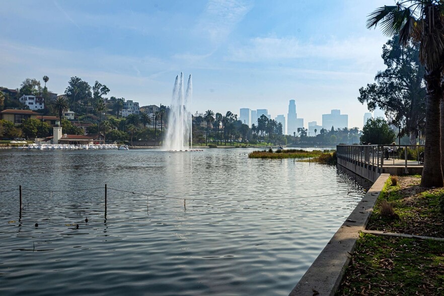 1016 Laguna Ave, Los Angeles, CA for sale - Building Photo - Image 1 of 28