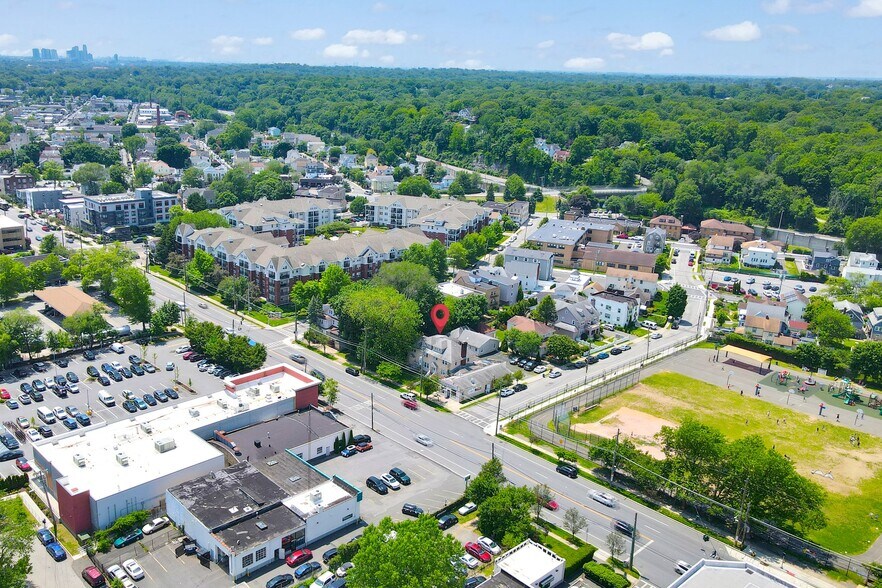 818-822 Mamaroneck Avenue portfolio of 2 properties for sale on LoopNet.com - Building Photo - Image 3 of 39