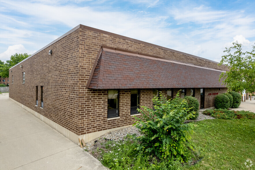 294 Commonwealth Dr, Carol Stream, IL for lease - Building Photo - Image 2 of 5