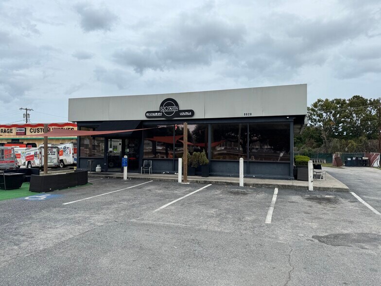 8820 Abercorn St, Savannah, GA 31406