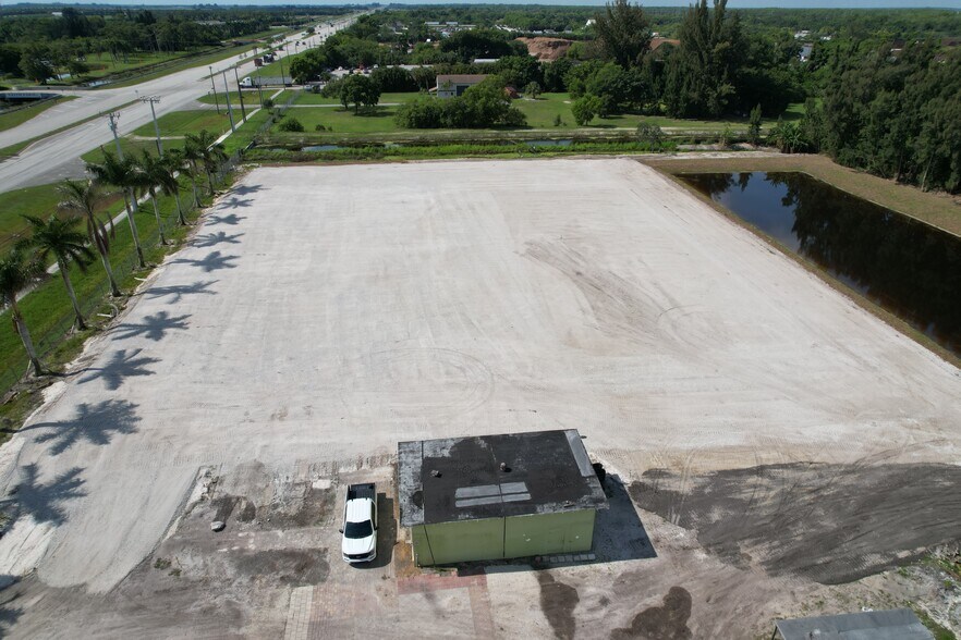 9437 State Road 7, Boynton Beach, FL 33472 Outside/Contractor Storage