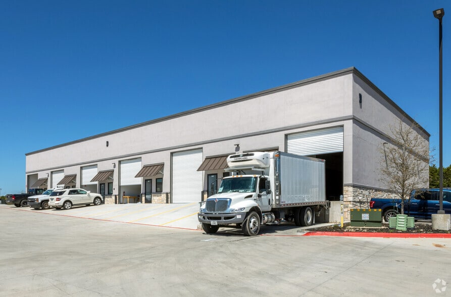 10921 E Crystal Falls Pkwy, Leander, TX for lease - Primary Photo - Image 2 of 9