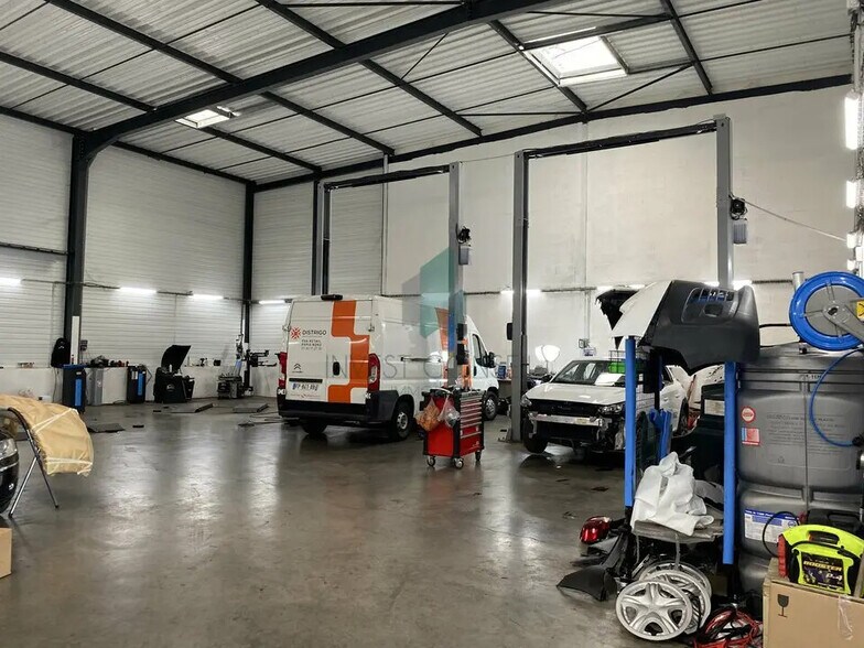 Flex in Viarmes for lease - Building Photo - Image 3 of 15