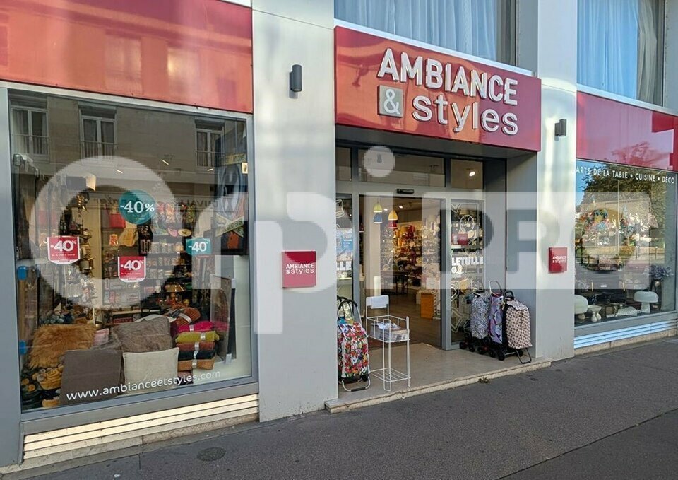 Retail in Beauvais for lease Building Photo- Image 1 of 5