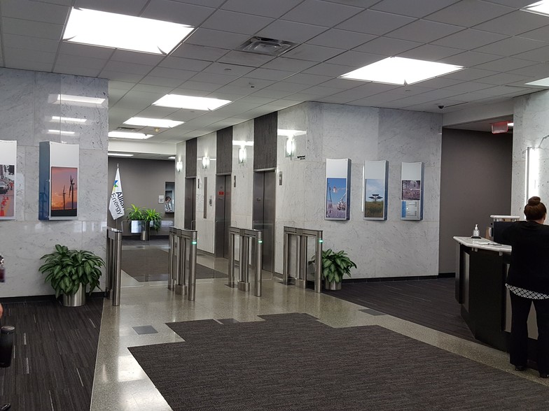 200 1st St Se, Cedar Rapids, IA for lease - Interior Photo - Image 1 of 15