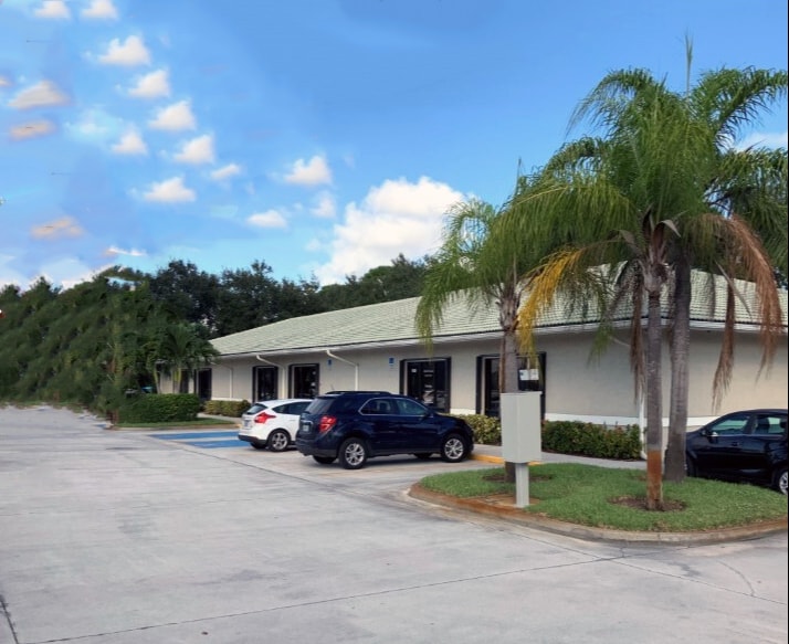 1881 SE Port St. Lucie Blvd, Port Saint Lucie, FL for lease - Building Photo - Image 1 of 15