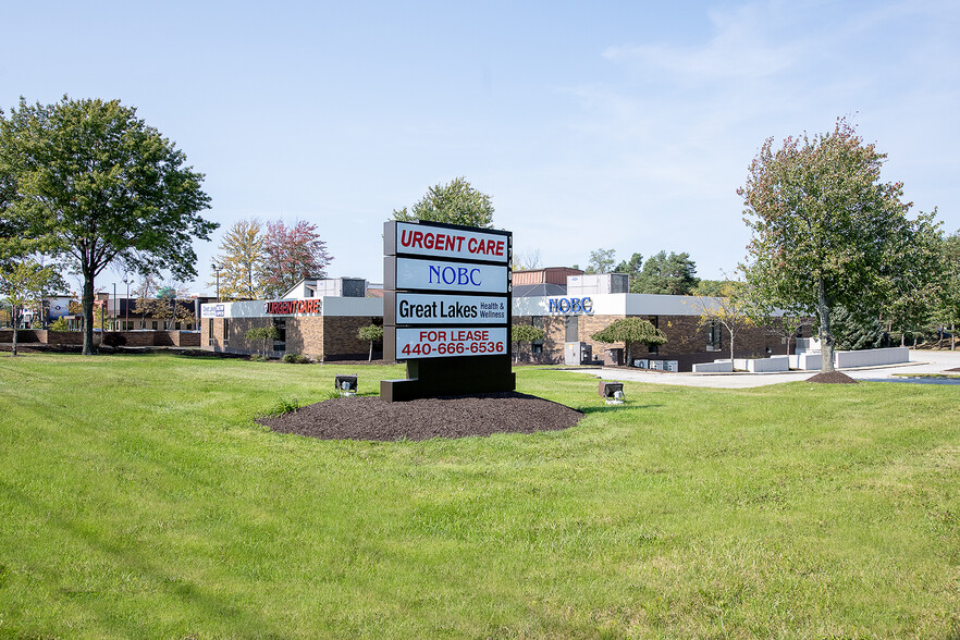 17406 Royalton Rd, Strongsville, OH for lease - Building Photo - Image 1 of 9