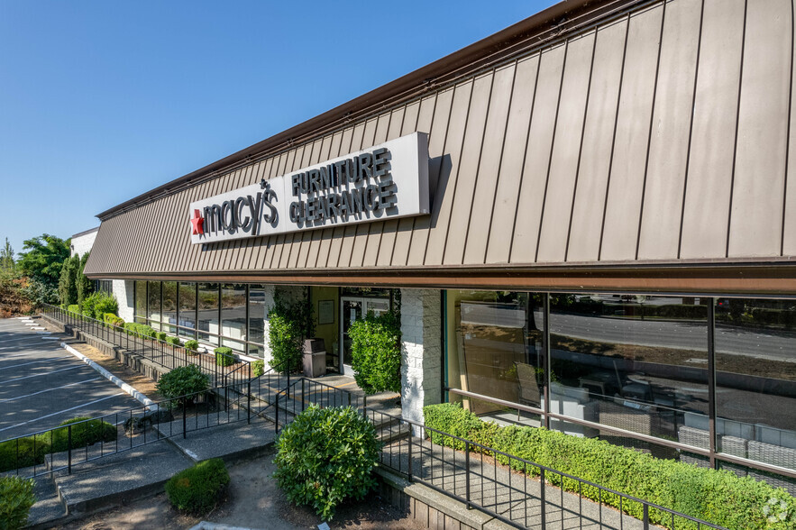 17855 Southcenter Pky, Tukwila, WA for lease - Primary Photo - Image 1 of 5