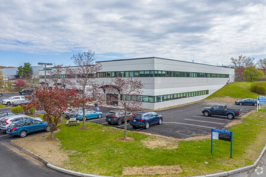 2 Centennial Dr, Peabody, MA for lease - Building Photo - Image 1 of 5