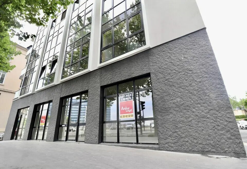 Location Commerce 70 m² - Photo 1