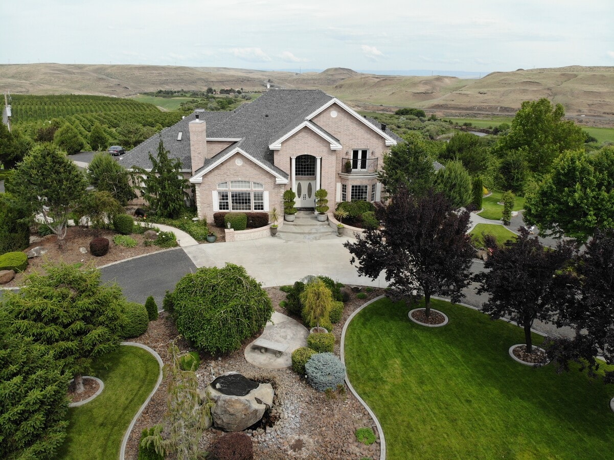 1072 Oasis Rd, Touchet, WA 99360