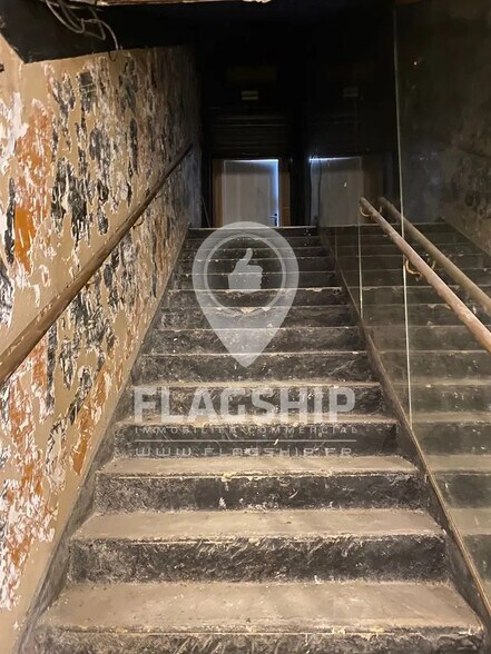 Retail in Paris for lease - Interior Photo - Image 3 of 9