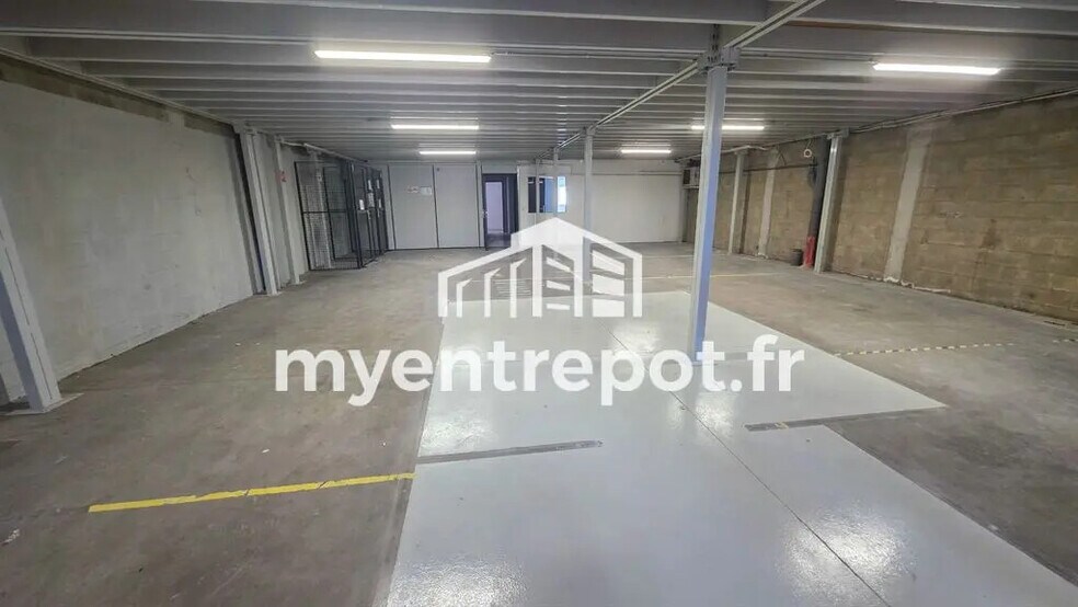 Flex in Marseille for sale - Interior Photo - Image 2 of 9