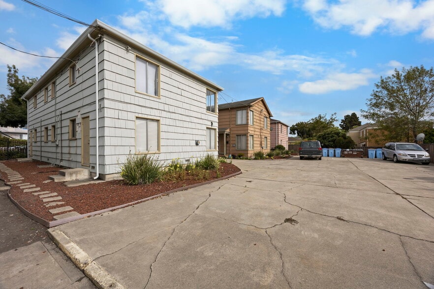 The Wainwright Apartments portfolio of 6 properties for sale on LoopNet.com - Building Photo - Image 3 of 36