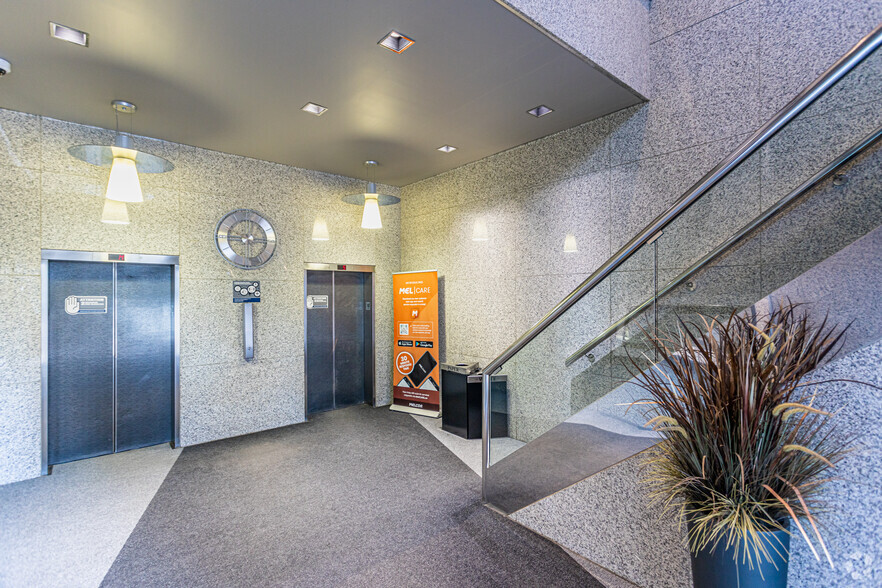 10310-10320 Jasper Ave NW, Edmonton, AB for lease - Lobby - Image 3 of 11