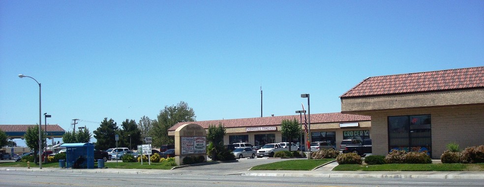 101-137 E Avenue J, Lancaster, CA for lease - Building Photo - Image 3 of 9