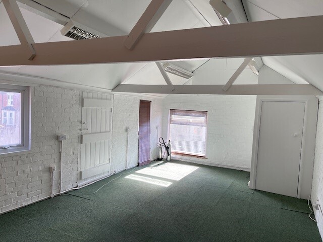 28A Rosamond Rd, Bedford for lease - Building Photo - Image 3 of 8