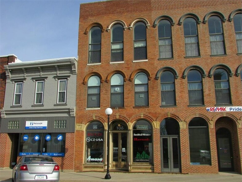 106 E Washington St, Sigourney, IA for sale - Primary Photo - Image 1 of 1