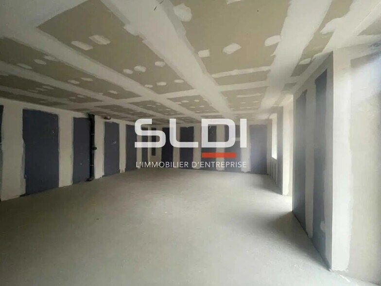 Office in Brindas for lease - Interior Photo - Image 2 of 8