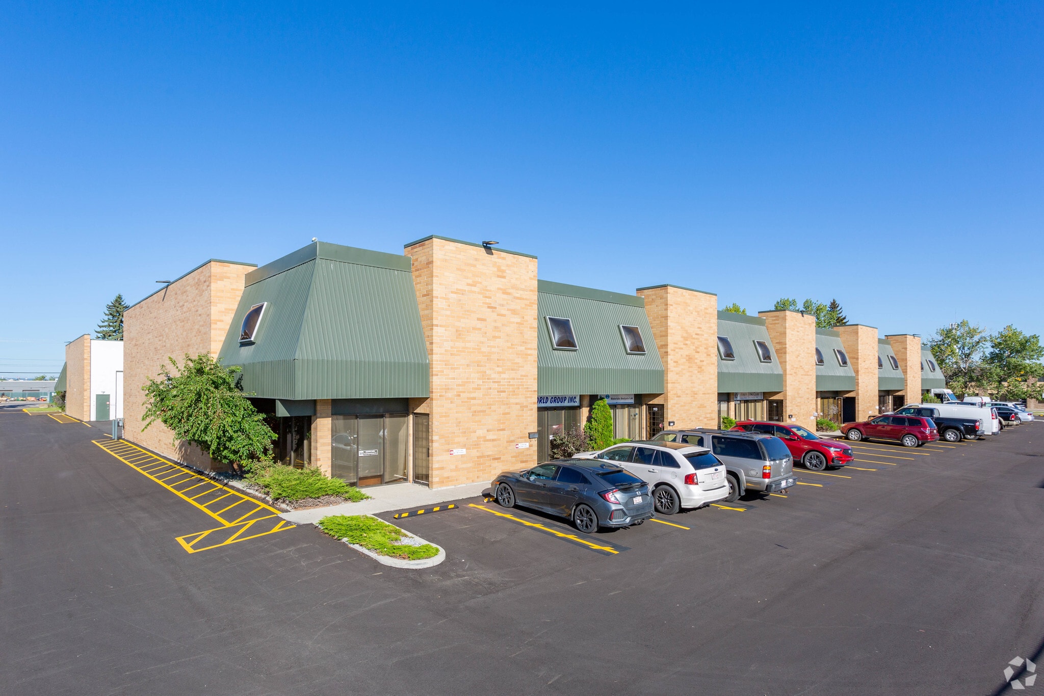 1919 27th Ave NE, Calgary, AB for sale Primary Photo- Image 1 of 1