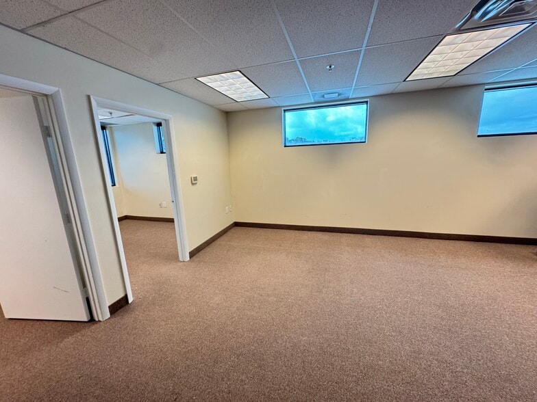 2870 Stirling Rd, Hollywood, FL for lease - Interior Photo - Image 3 of 40