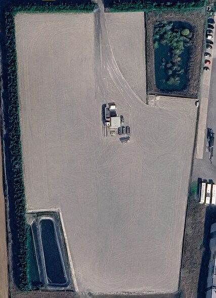 Industrial in Charny for lease - Building Photo - Image 2 of 2