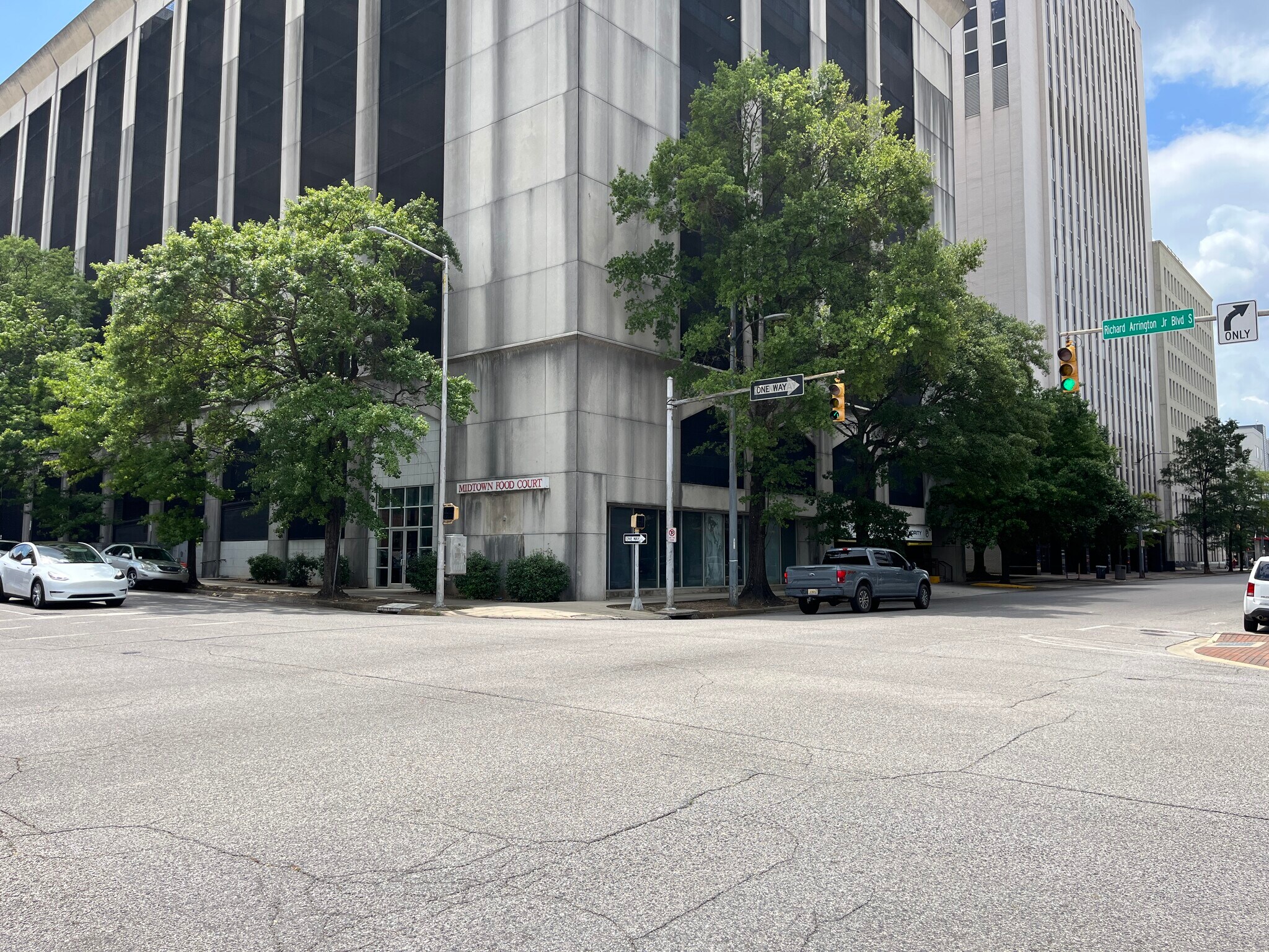 2021 3rd Ave, Birmingham, AL for lease Primary Photo- Image 1 of 4