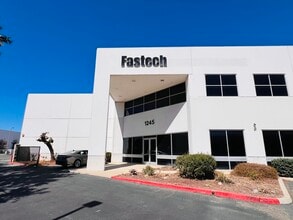 1245 Webb Cir, Corona, CA for lease Interior Photo- Image 2 of 33