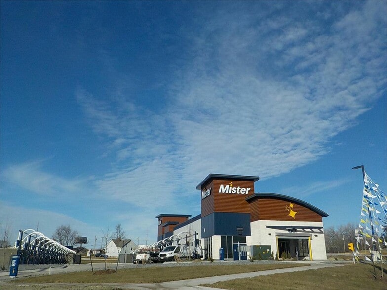 707 E Kimberly Rd, Davenport, IA for sale - Primary Photo - Image 1 of 1