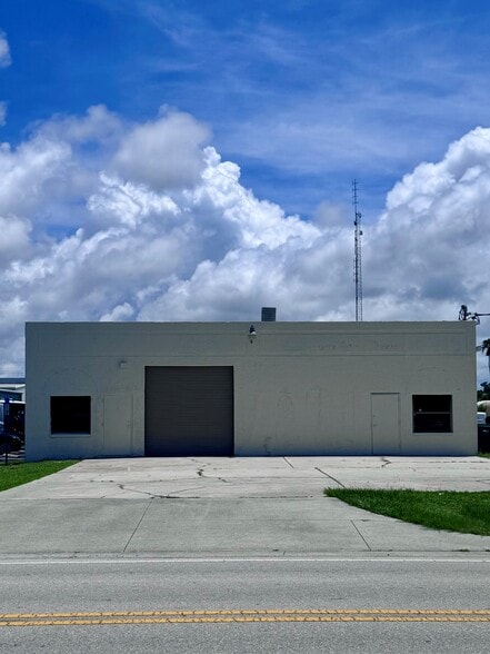 6026 Taylor Rd, Naples, FL for lease - Building Photo - Image 2 of 5