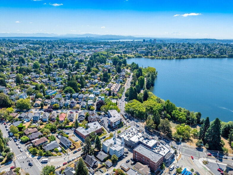 7919 Wallingford Ave N, Seattle, WA for sale - Building Photo - Image 2 of 23