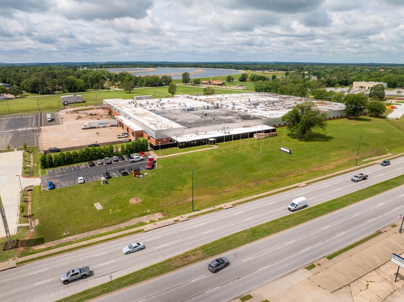 650 Hwy 412 W, Siloam Springs, AR for lease - Building Photo - Image 1 of 12