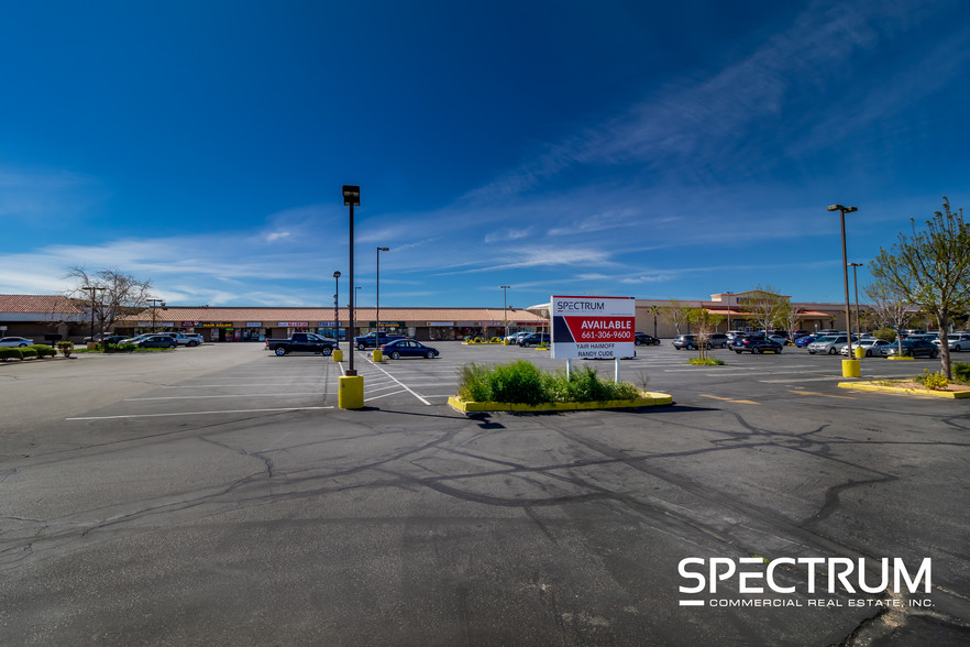 2520 E Palmdale Blvd, Palmdale, CA for sale - Primary Photo - Image 1 of 1