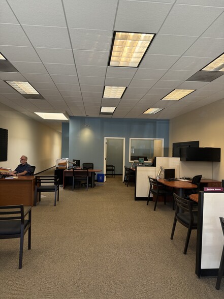 825 Santa Cruz Ave, Menlo Park, CA for lease - Interior Photo - Image 2 of 4