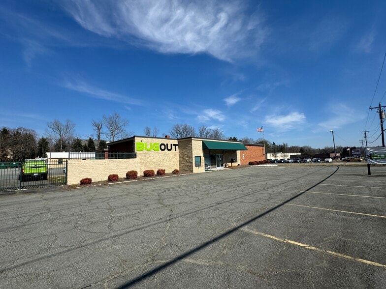 3831 Reynolda Rd, Winston-Salem, NC for lease - Building Photo - Image 2 of 23