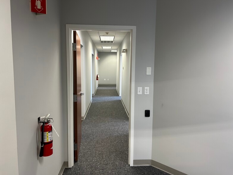 86 Payne Rd, Danbury, CT for lease - Interior Photo - Image 2 of 7