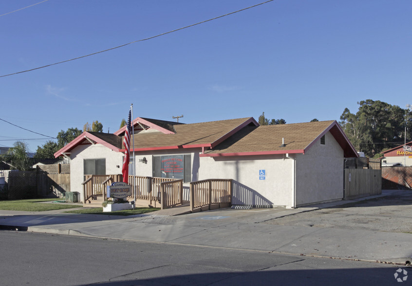 38 East St, Hollister, CA for sale - Primary Photo - Image 2 of 13