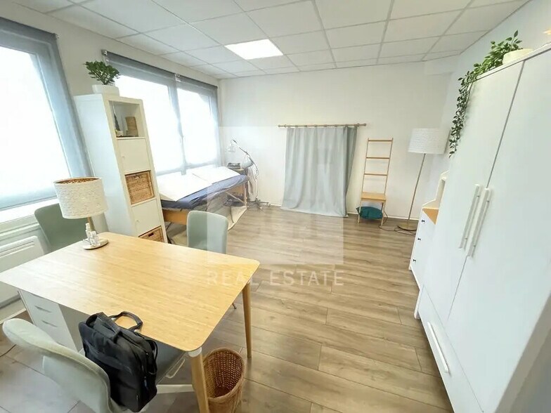 Office in Champagne-au-Mont-d'Or for sale - Interior Photo - Image 1 of 7