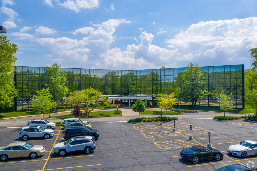 2333 Waukegan Rd, Bannockburn, IL for sale - Primary Photo - Image 1 of 1