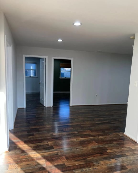 10520 Warwick Ct, Fairfax, VA for lease Interior Photo- Image 1 of 9