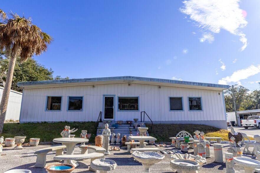 1350 Ponce De Leon Blvd, Brooksville, FL for sale - Building Photo - Image 1 of 25